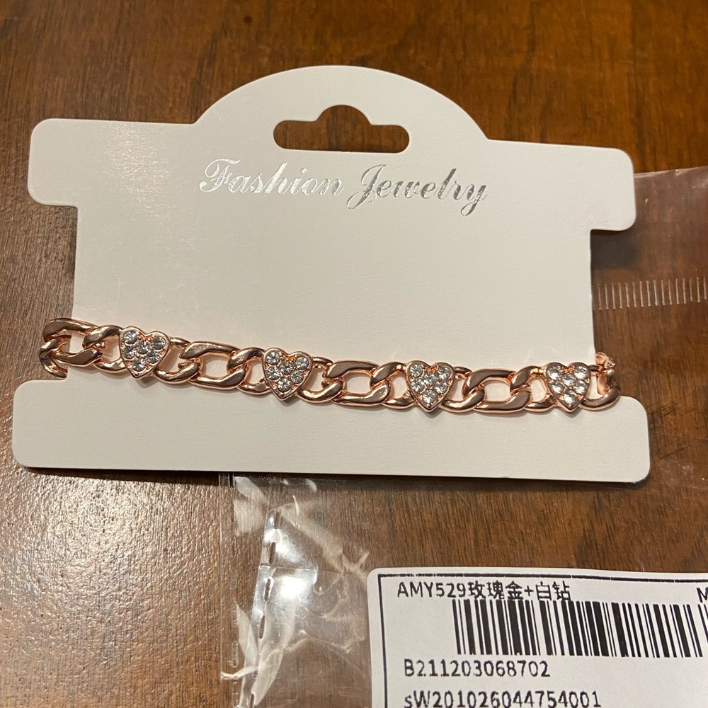 Gold Rhinestone Heart Chainlink Bracelet - Picture 9 of 9